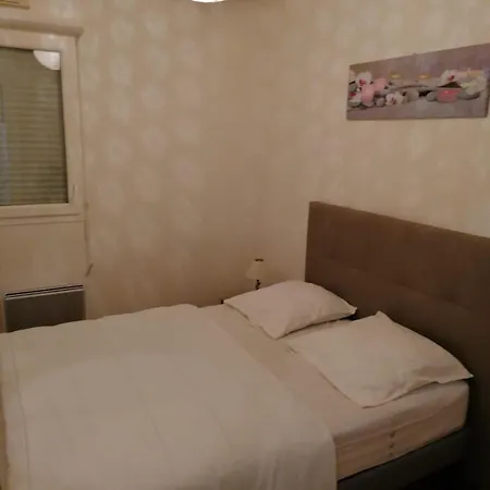 Entire Air-conditioned Accommodation, Vecchio Center * Porto-Vecchio (Corsica)