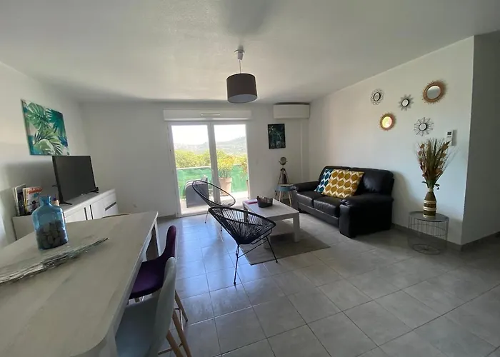 Entire Air-conditioned Accommodation, Vecchio Center Apartamento Porto Vecchio